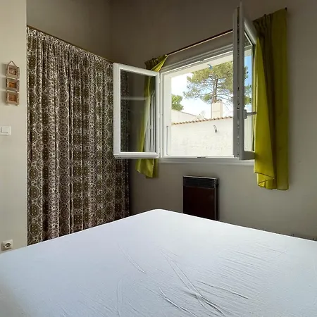 Holiday home 4 Pieces A La Palmyre, Proche Mer Et Commerces, Patio, Barbecue, Animaux Admis, Parking Inclus - Fr-1-705-40