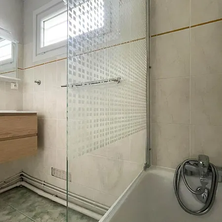4 Pieces A La Palmyre, Proche Mer Et Commerces, Patio, Barbecue, Animaux Admis, Parking Inclus - Fr-1-705-40 Holiday home *
